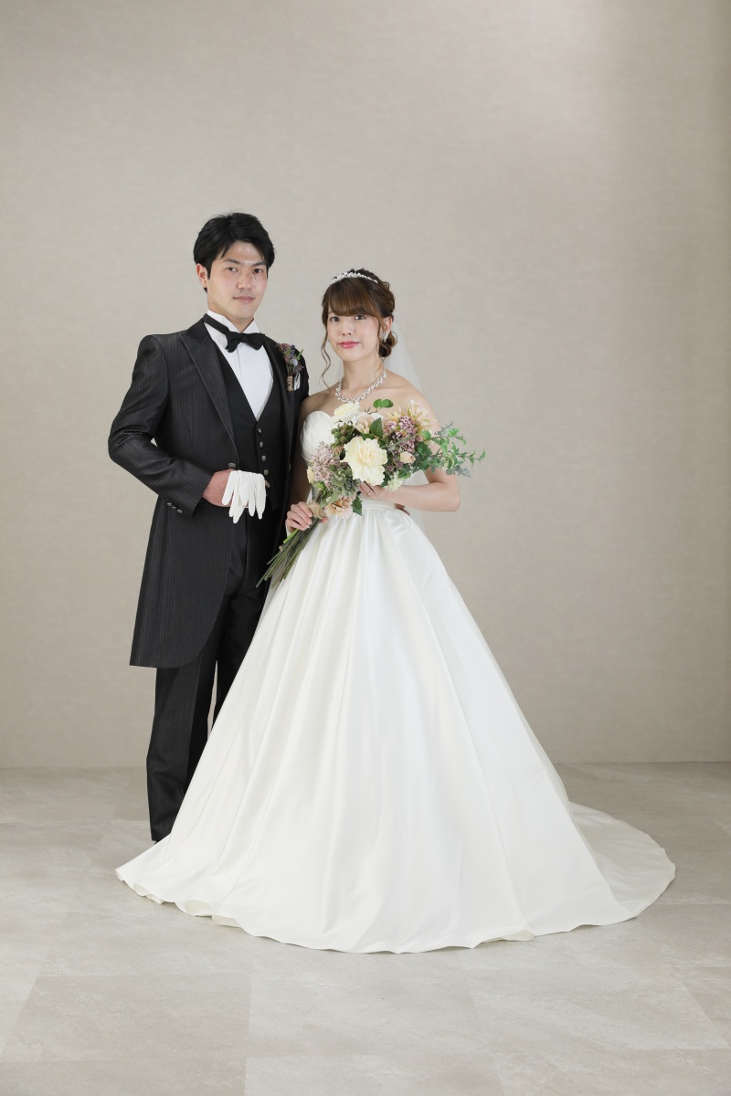 まずはウエディングドレスから