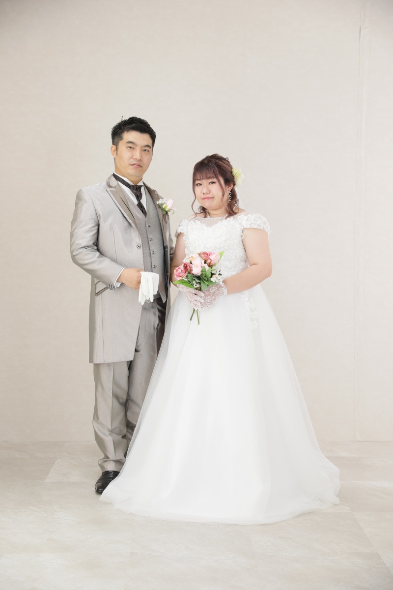 まずはウエディングドレスから