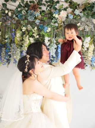 《洋装ファミリーフォト》一生に一度の大切な日。家族も一緒ならさらにハッピー!皆さんでファミリーフォトウェディングを☆