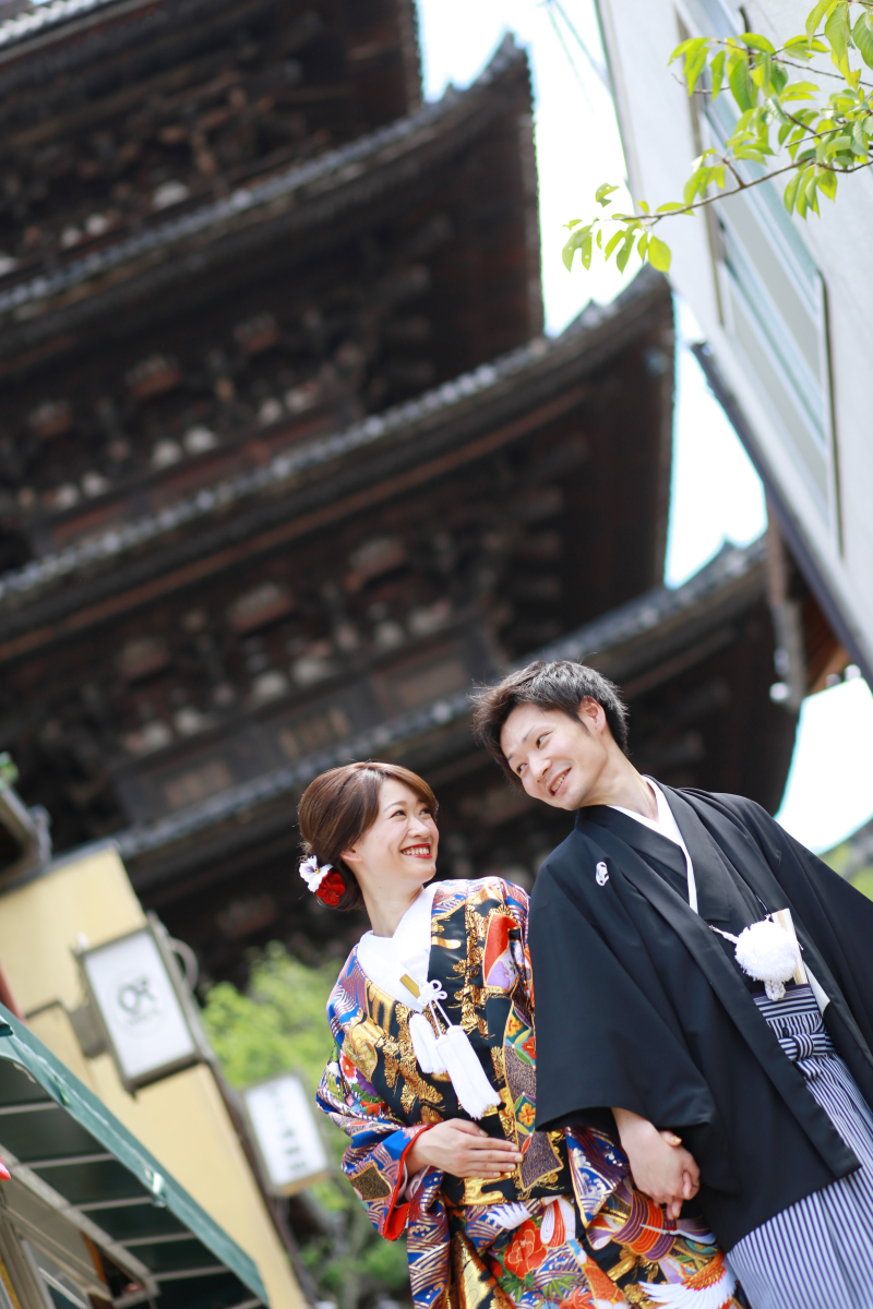 八坂の塔を背景に