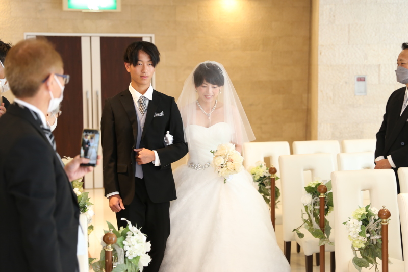 【ファミリープラン】洋装チャペル+家族撮影+全データ(93,500円税込)写真全カット+新郎新婦衣装ランクアップなしで選び放題