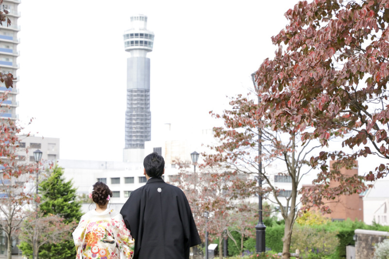 横浜の象徴!”マリンタワー”を背景に