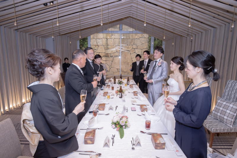 セレモニーの後はご家族とアットホームな会食会*