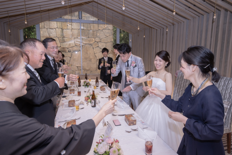 家族に囲まれて迎える、乾杯の瞬間