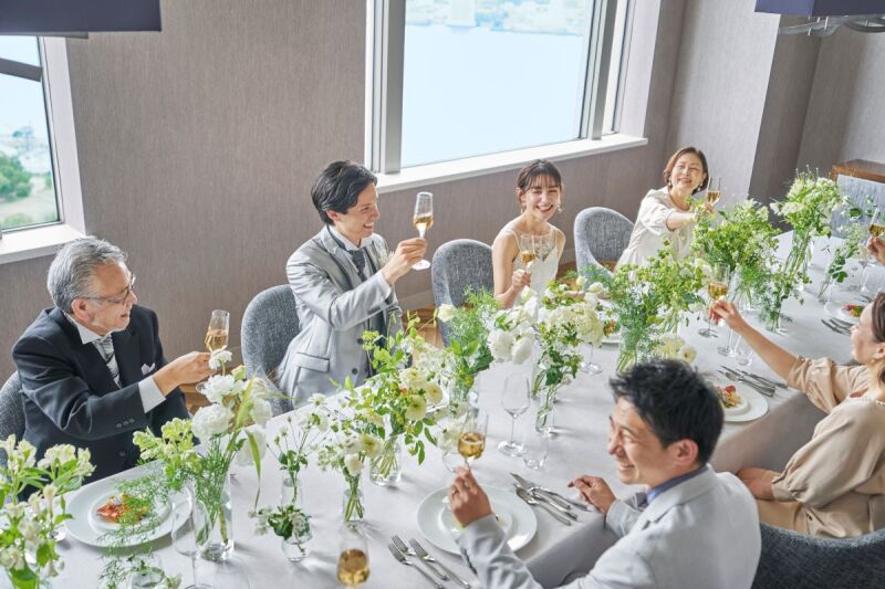 【土日祝日UP無or会食撮影特典】★33,000円OFF★洋装1点チャペルフォトWD+家族平服会食(6名様〜)◆124,000円