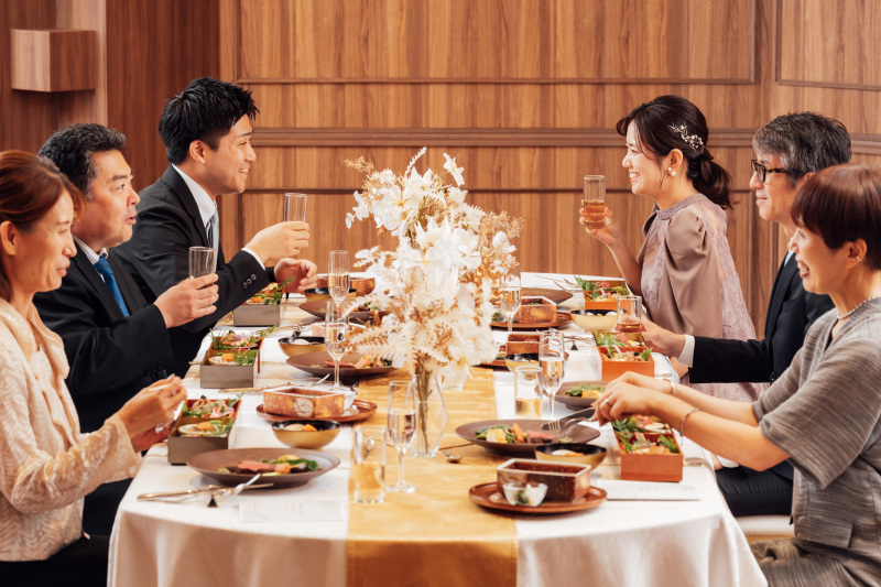 【顔合わせ会食フォト】チャペル撮影&集合写真★洋装1着データ+進行・しおり付☆92,000円