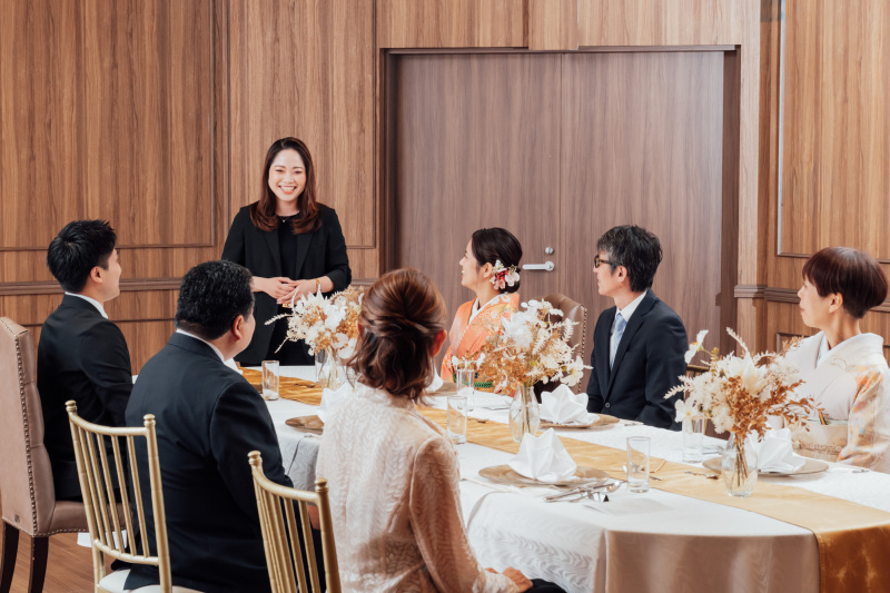 【顔合わせ会食フォト】チャペル撮影&集合写真★洋装1着データ+進行・しおり付☆92,000円