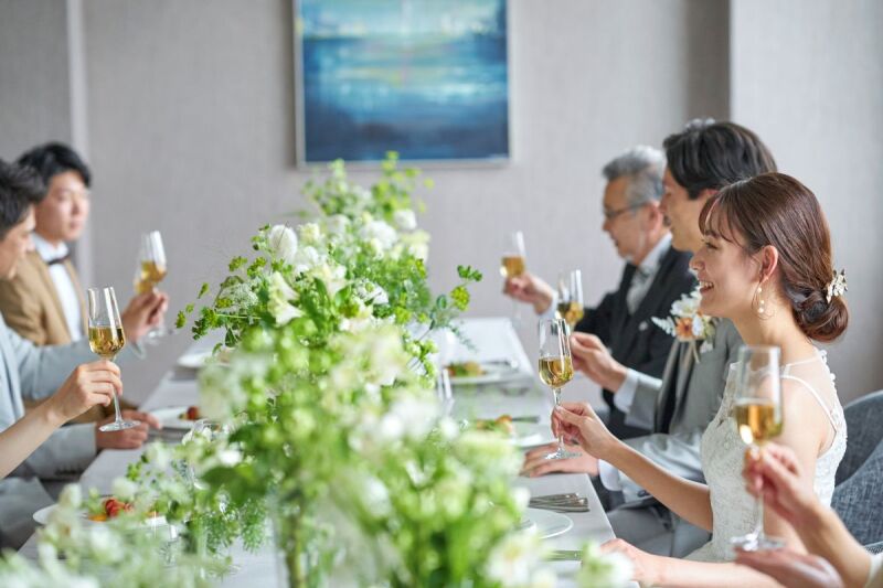 【土日祝日UP無or会食撮影特典】★33,000円OFF★洋装1点チャペルフォトWD+家族平服会食(6名様〜)◆124,000円