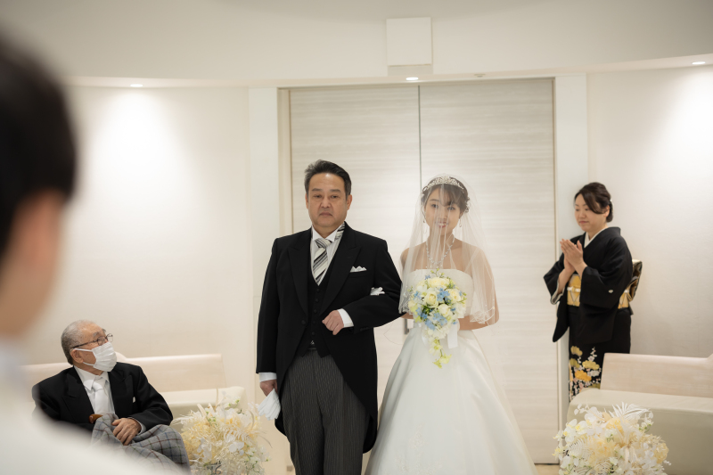 祝福に包まれながら入場☆バージンロード