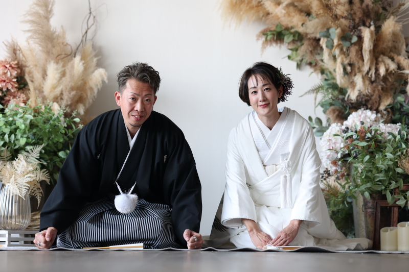 正座で和装らしいお写真を