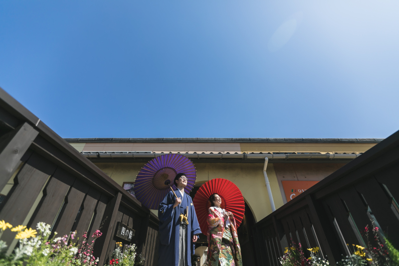 晴れた日は青空の下で