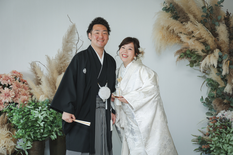 白無垢×黒紋服で日本らしく