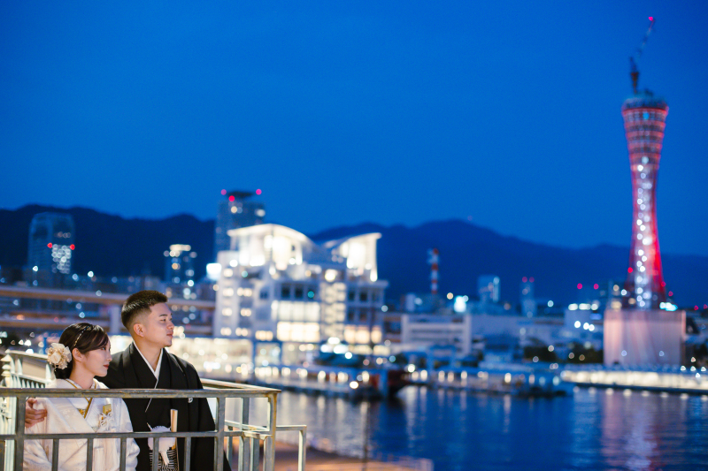 美しい神戸の夜景をバックに