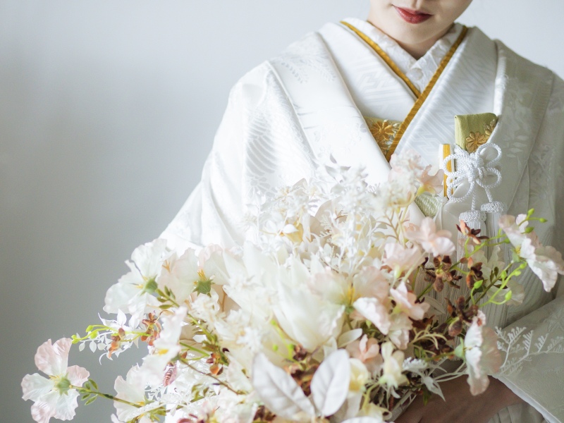 ブーケと小物で華やかさアップ