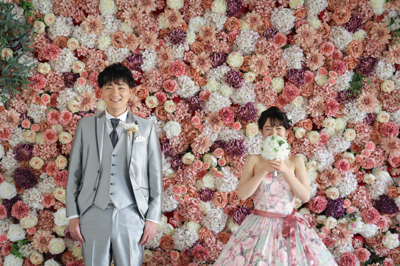 2着目はオーバーカラードレスで