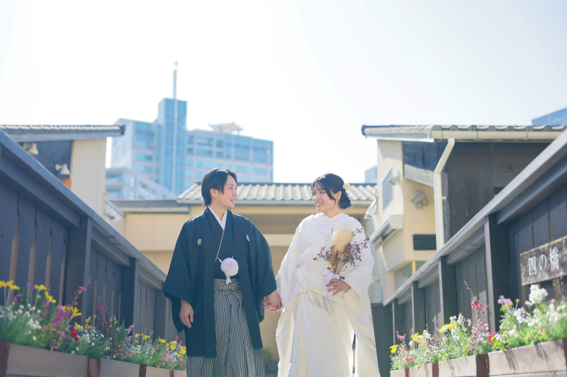 外にも飛び出して