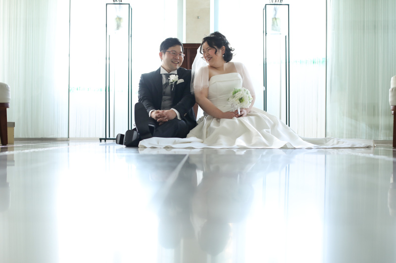 神聖なチャペル、純白のウエディングドレス♡