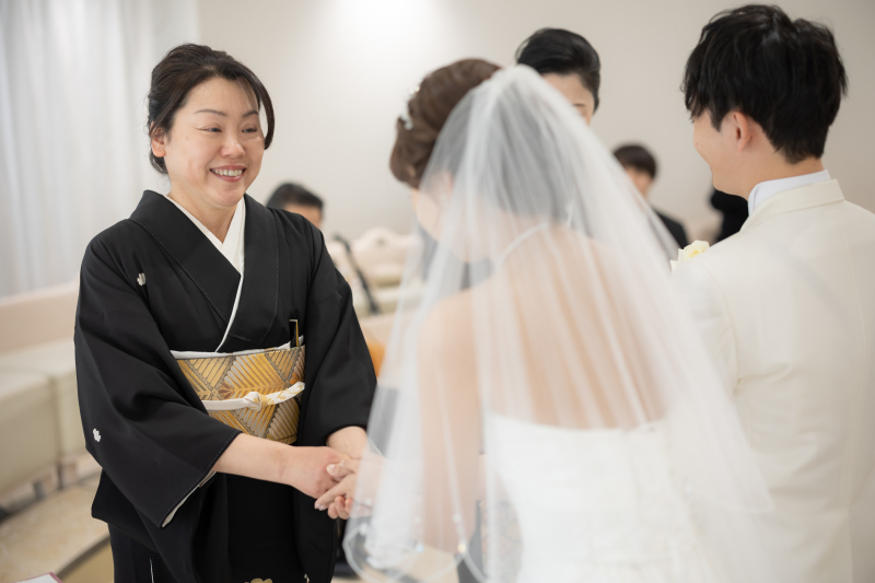 二人の誓いを証明する、立会人代表お母様のご署名