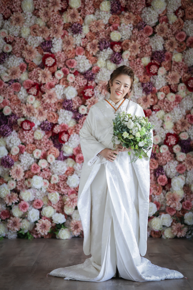 新設したフラワーウォールにて