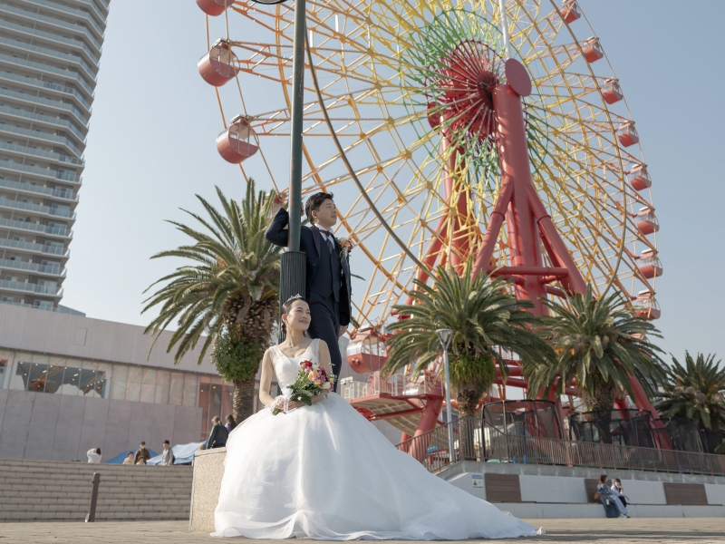 観覧車をバックに
