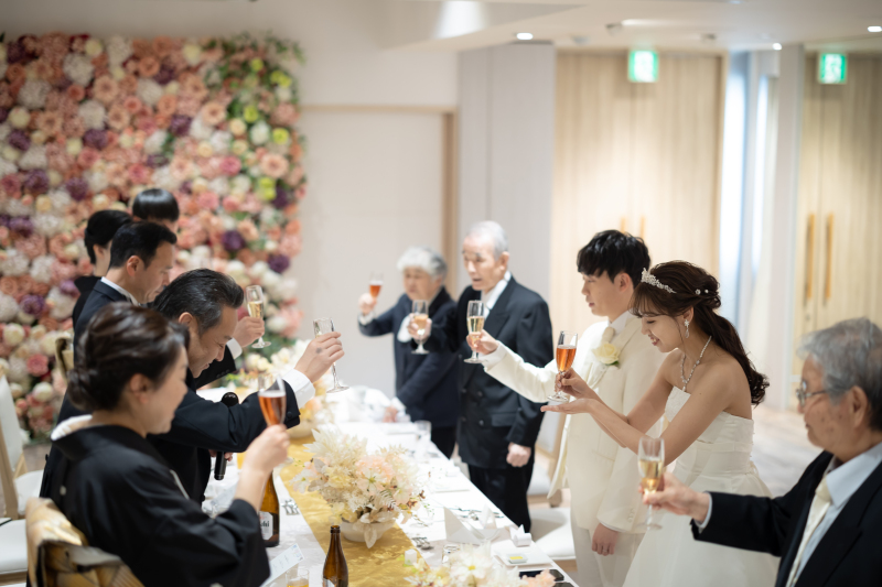 家族に囲まれて迎える、乾杯の瞬間