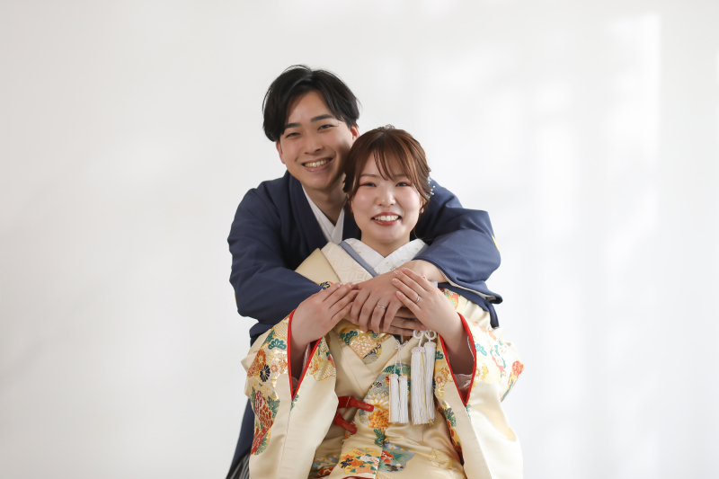 後ろからハグでぎゅっと