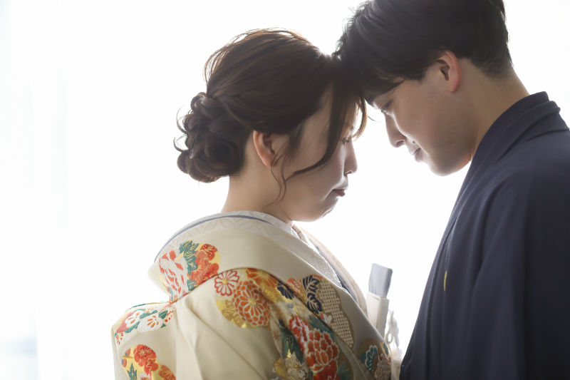 おでこを合わせて寄り添う