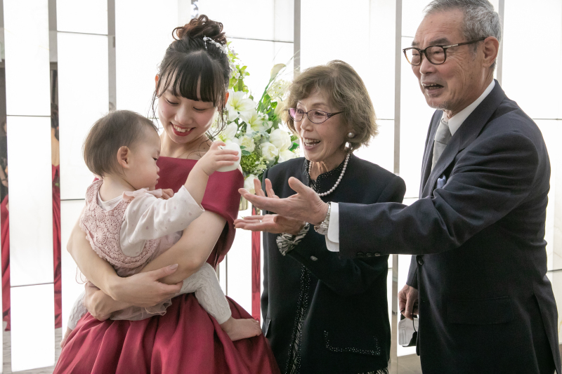 小さな結婚式 大阪ハービスENT店_家族・友人を撮影に呼べる