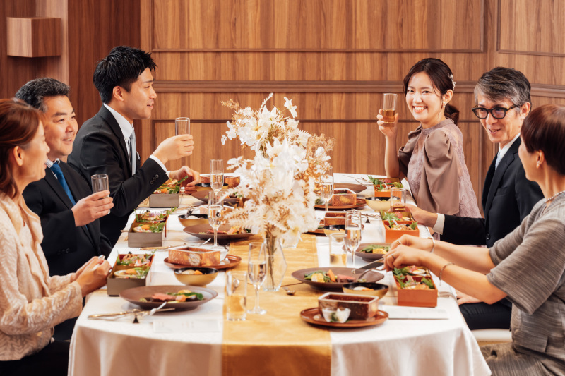【顔合わせ会食フォト】チャペル撮影&集合写真★洋装1着データ+進行・しおり付☆92,000円