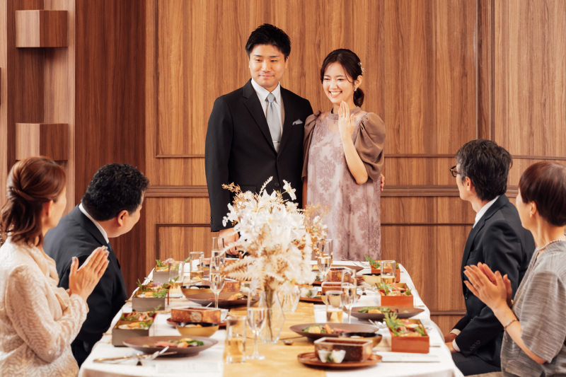 【顔合わせ会食フォト】チャペル撮影&集合写真★洋装1着データ+進行・しおり付☆92,000円