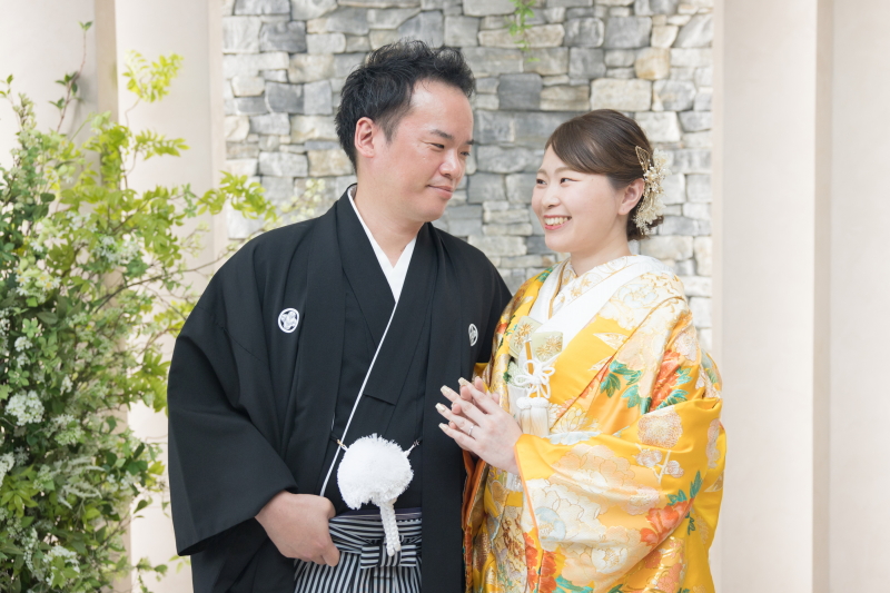新郎様を見つめる優しい表情