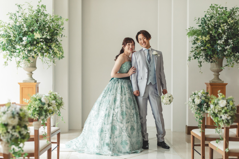 3着目はグリーンのカラードレス