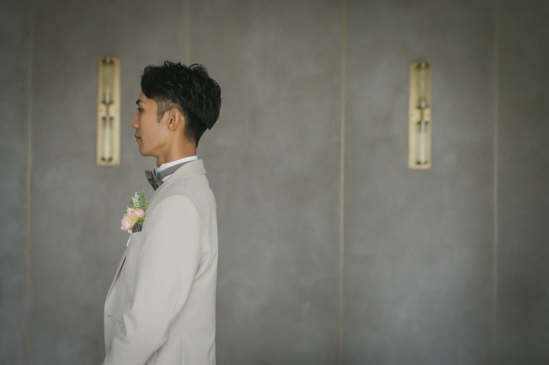 新婦様入場まで待たれる新郎様