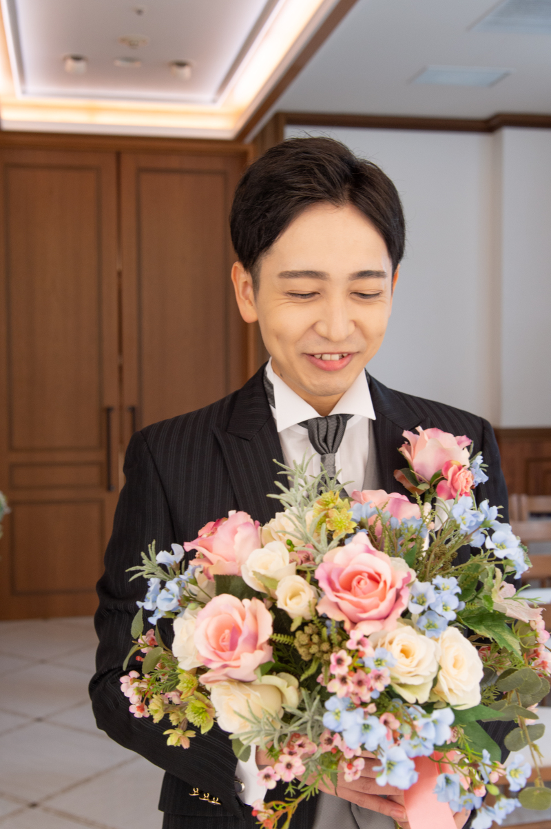 新婦を待つ新郎