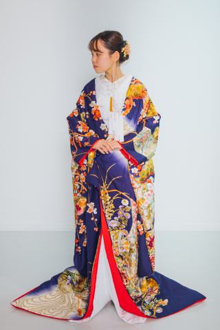 紺白紺誰ヶ袖に草花