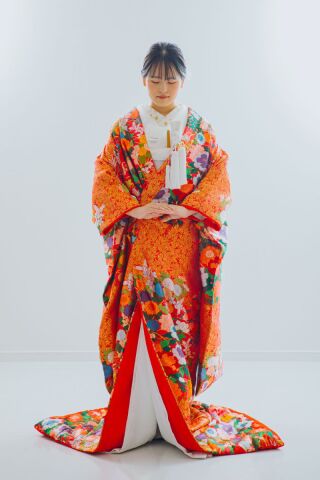 垣に牡丹秋草文