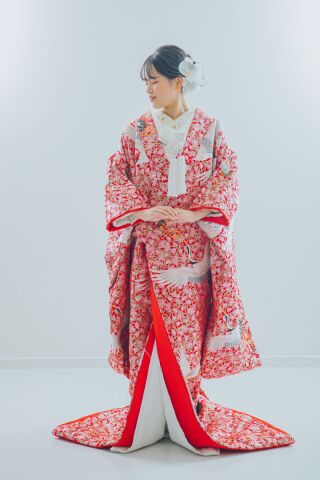 赤地飛鶴花詰め