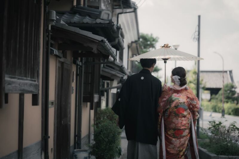 後ろ姿で着物の柄もしっかりと撮影