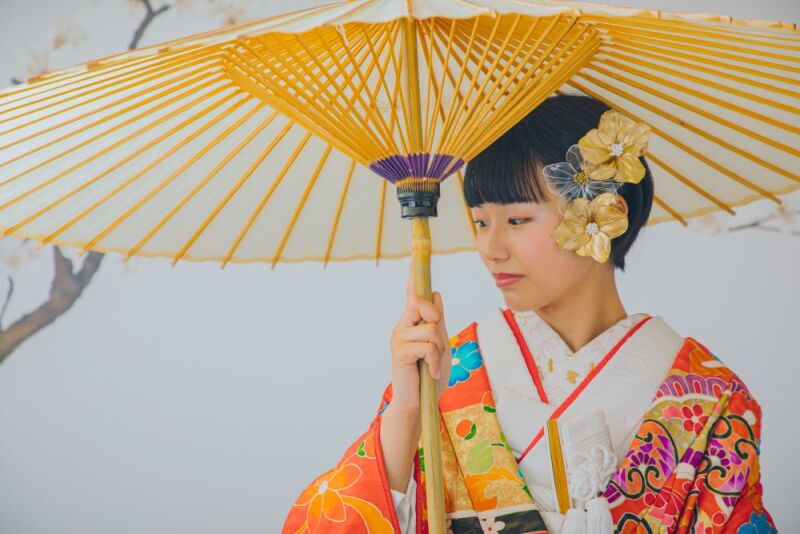 ヘアスタイルを彩るヘッドパーツ