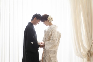 スタジオで小物いっぱいの笑顔あふれる撮影に！