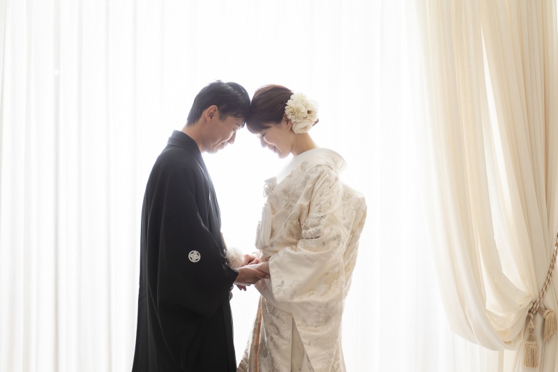 スタジオで小物いっぱいの笑顔あふれる撮影に！