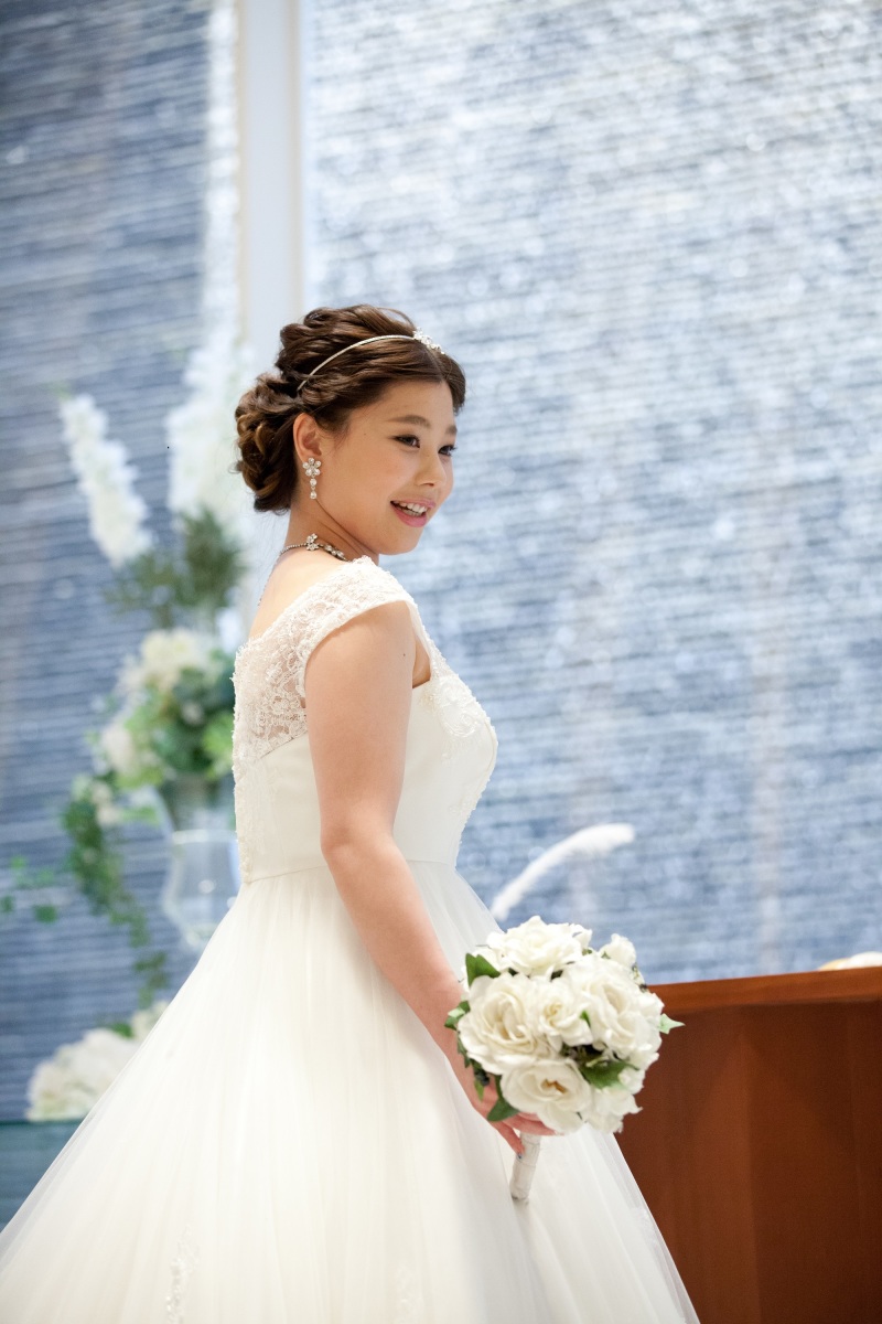 流れ落ちる滝水の輝き