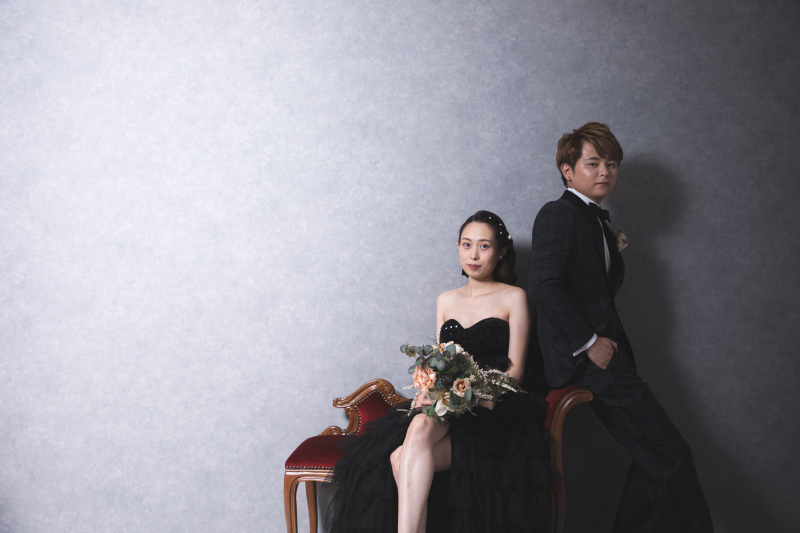 深いスリットがスタイリッシュ