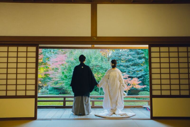 お庭をバックに