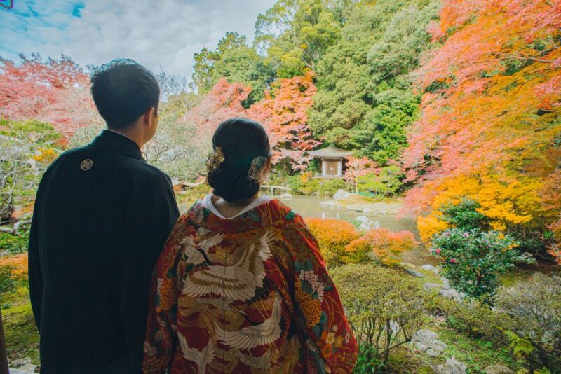 お庭をバックに