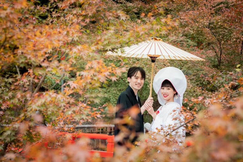 白無垢と紅葉