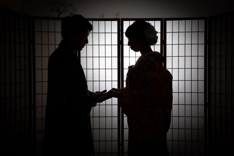 モノクロで神秘的に