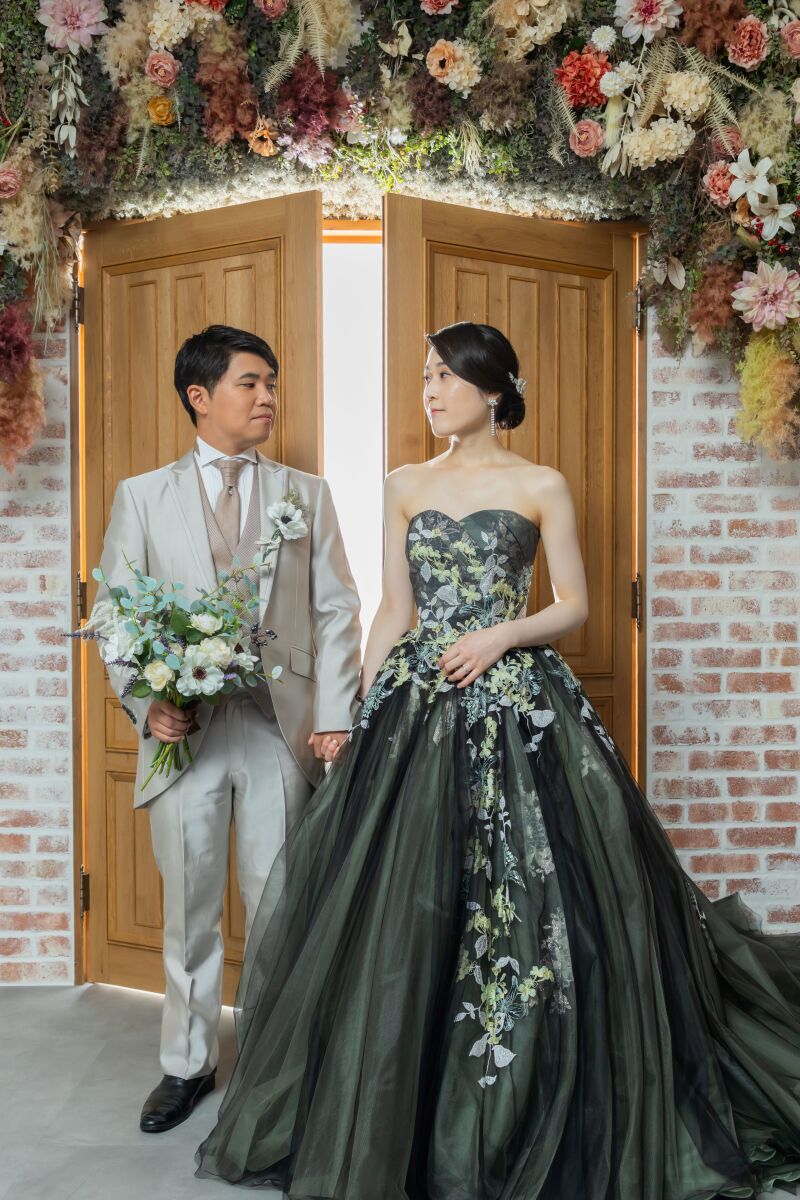 カラードレスとフラワーウォール♡