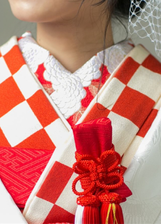 刺繍襟〈赤地 菊〉