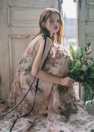 新作衣装コレクション〈Stiā〉